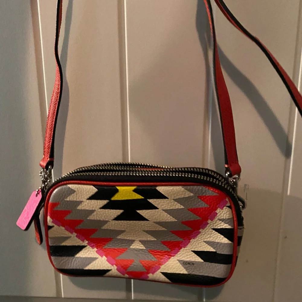 Native Design Coach Bag - Picture 2 of 4